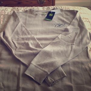 Tan men’s thermal John Deere long sleeve. Med. NWT